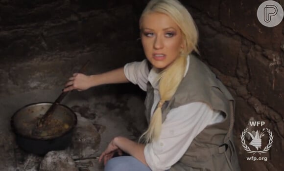 Christina Aguilera cozinhou em uma das casas que visitou durante visita a Ruanda