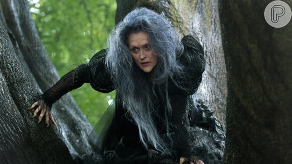 Meryl Streep aparece como a A Bruxa de 'Into The Woods'. Esta é a primeira foto dela caracterizada como a personagem