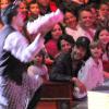 Rodrigo Santoro se diverte com os sobrinhos no circo