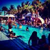 Enzo Motta publica foto em festa na piscina, em Miami