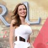 Angelina Jolie, mesmo após a mastectomia em que retirou o recido dos seios, ficou no top 10 e ocupa o nono lugar da lista das mais sexy do cinema