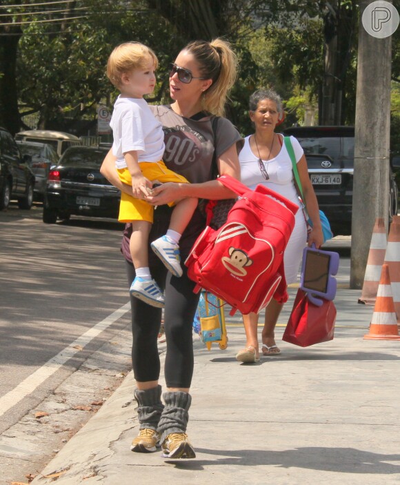 Danielle Winits curte o filho Guy, de 2 anos, do casamento com JOnatas Faro
