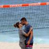 FErnanda Lima ganha beijo do marido, Rodrigo Hilbert