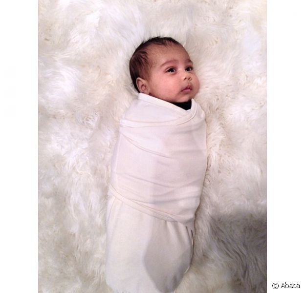 Kim Kardashian Publica Foto De North West Que Saudade De Acordar Com Meu Anjo Purepeople