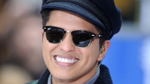 Bruno Mars completa 28 anos confirmado para se apresentar no Super Bowl, em 2014