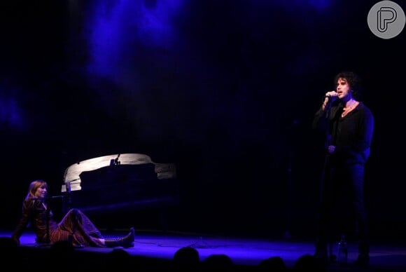 Eriberto Leão e Renata Guida apresentam a peça 'Jim Morrison' na Festa Internacional de Teatro de Angra dos Reis, RJ