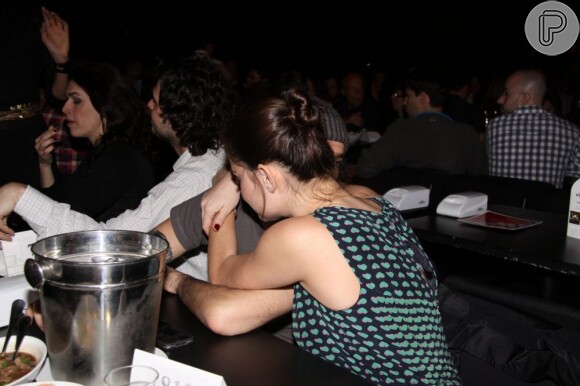 Mauro Lima e Alinne Moraes namoram no show de Marisa Monte, em agosto de 2012, no Rio