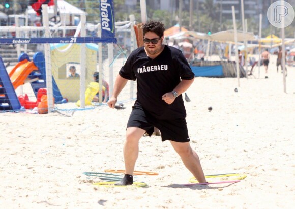 César Menotti faz exercício na praia do Leblon, RJ, para o 'Medida Certa'