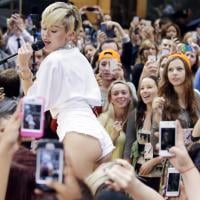 Miley Cyrus recebe proposta para dirigir filme pornô por R$ 2 milhões