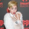 Miley Cyrus recebe e-mail com proposta de empresa de filmes adultos