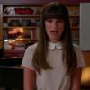 Rachel Berry, personagem de Lea Michele, canta "Make you feel my love' no episódio de tributo a Cory Monteith em 'Glee'