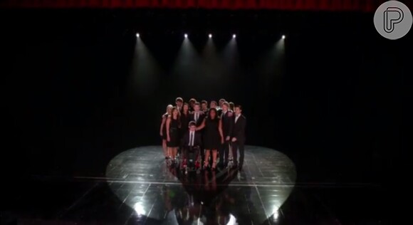 Elenco de 'Glee' canta 'Season of Love' no episódio do tributo a Cory Monteith