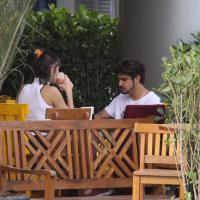 Caio Castro e Maria Casadevall almoçam juntos em tarde de folga de gravações