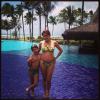 Nivea Stelmann posa ao lado do filho em piscina, na Bahia, em 14 de outubro de 2013: 'Curtindo a Bahia. 2 kg em 4 meses A luta é longa. Delícia poder curtir meus amores e esperar pela minha princesa'