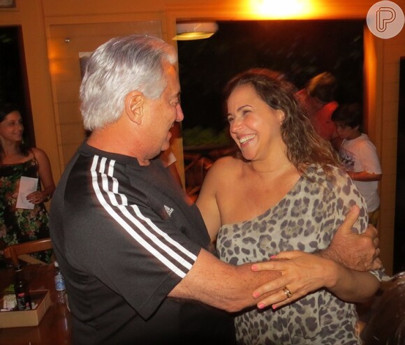 Daniela Mercury ainda encontrou com o jornalista Francisco José, que está de férias com a mulher, Beatriz Castro