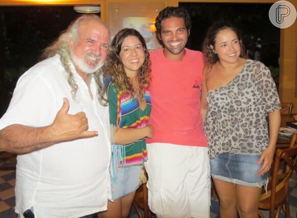 Daniela Mercury e Malu Verçosa estão em lua de mel no arquipélago