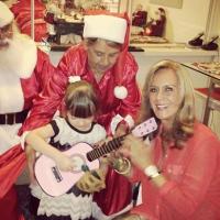 Rafaella Justus ganha violão rosa de presente de Natal da avó Helô Pinheiro