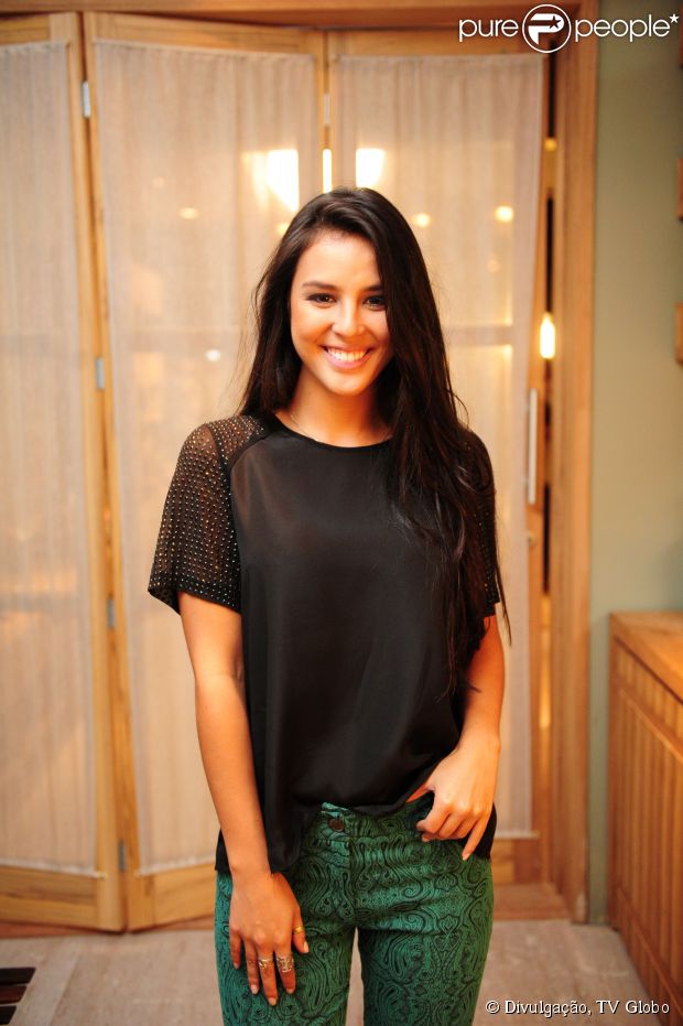 http://static1.purepeople.com.br/articles/5/11/68/5/@/92469-yanna-lavigne-620x0-1.jpg