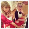 Em recente postagem no Instagram, Kelly Osbourne apareceu cozinhando com a cantora Taylor Swift