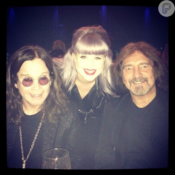 Kelly com o pai, Ozzy Osbourne: o cantor ficou conhecido por morder um morcego vivo durante um show