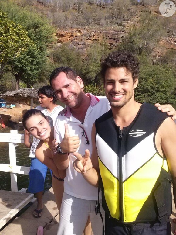 Isis Valverde e Cauã Reymond viajaram juntos devido as gravações de 'Amores Roubados'