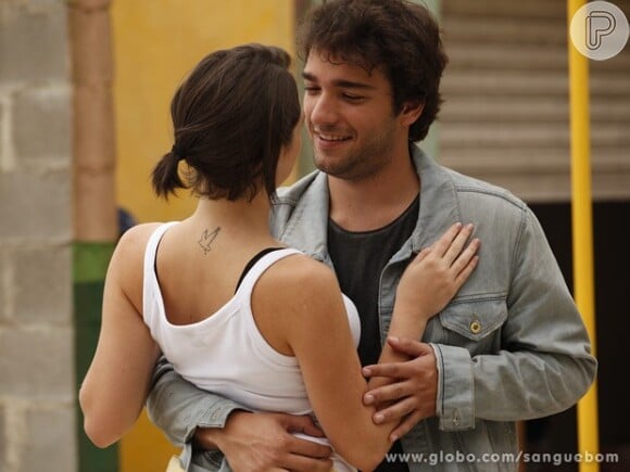 Fabinho (Humberto Carrão) e Giane (Isabelle Drummond) estão apaixonados em 'Sangue Bom'