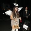 Para a mesma festa que Julianne Hough esteve, Vanessa Hudgens foi vestida como um anjo sexy