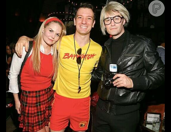 Os atores Jennifer Morrison e JC Chasez vão à festa de Halloween de Matthew Morrison, que se vestiu como o artista Andy Warhol