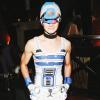 O ator Chris Colfer, da série 'Glee', foi a uma festa fantasiado como o robô da saga 'Star Wars' R2D2, mas de uma forma sexy
