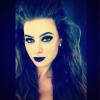 A noiva do cantor Latino, Rayane Morais, postou uma foto em seu Instagram em que aparece de sombra e batom preto. 'Buuuu!!!! Já estou no clima do halloween', escreveu ela no último dia 30