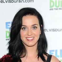 Katy Perry fala sobre showbiz: 'Está todo mundo tão nu'