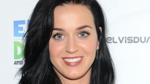 Katy Perry fala sobre showbiz: 'Está todo mundo tão nu'