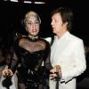 Lady Gaga posou como diva ao lado de Sr. Paul Mccartney, no Grammy 2012. Ela usou um vestido com trasnparências e tela no rosto, no evento em Los Angeles, em 12 de fevereiro de 2012