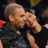 Rihanna e Chris Brown vão juntos ao jogo de basquete nos Estados Unidos, em 25 de dezembro de 2012