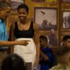 Barack Obama e Michelle Obama visitam base militar no Havaí, em 25 de dezembro de 2012