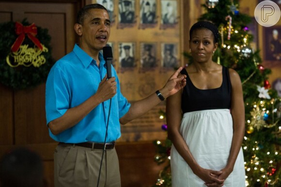 Barack Obama e a primeira-dama, Michelle Obama, visitam base militar no Havaí, em 25 de dezembro de 2012