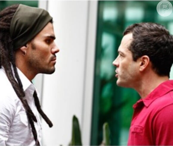 Bruno (Malvino Salvador) e Ninho (Juliano Cazarré) se confrontam, em cena de 'Amor à Vida'