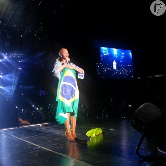 Os fãs da cantora foram à loucura quando souberam que o tema da escola de samba Unidos da Tijuca terá Beyoncé como uma das homenageadas e fizeram campanha para a cantora vir ao Brasil usando a hashtag 'Please, como te Brazil'