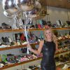 Carolina Dieckmann aposta em look de couro e botas over the knee em inauguração de loja em São Paulo, nesta quarta-feira, 6 de julho de 2016