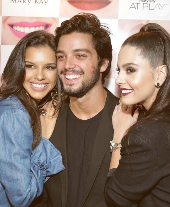 Mariana Rios, Rodrigos Simas e Giovanna Lancellotti participaram de um evento de beleza em São Paulo