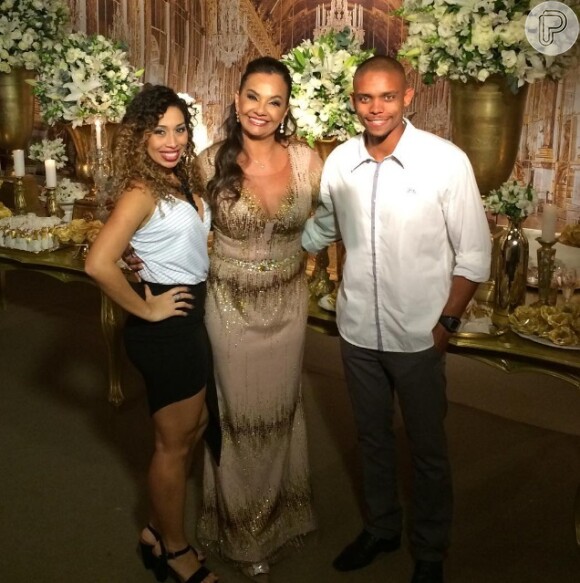 Solange Couto comemorou seus 60 anos com festa de debutante na noite desta quarta-feira, 6 de julho de 2016