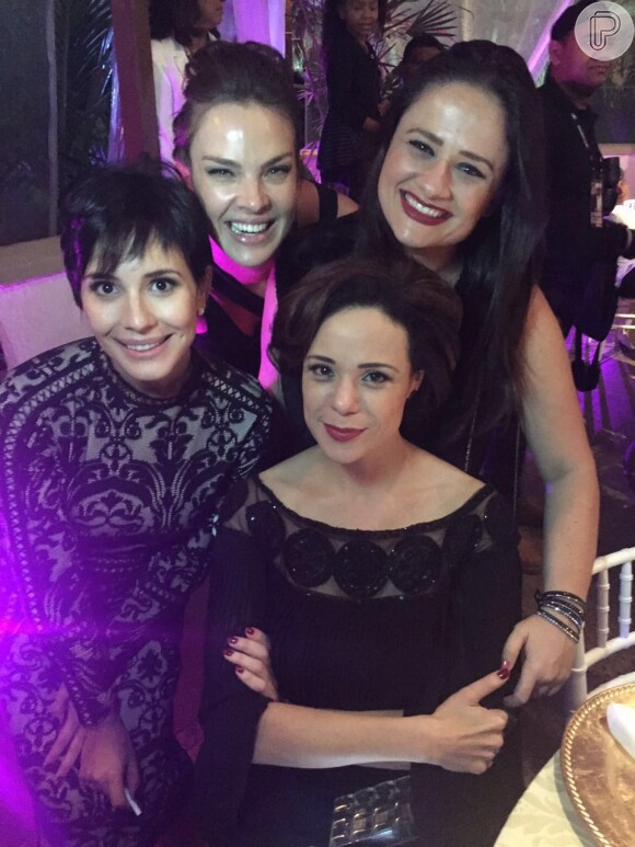 Juliana Knust, Leticia Birkheuer, Mariana Constantini e Vanessa Gerbelli se encontraram na festa de 60 anos de Solange Gomes
