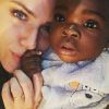 Em julho de 2015, Giovanna Ewbank posou com uma criança na África e fãs pediram que a atriz a adotasse