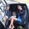 Com um vestido da grife Stella McCartney, Kate Middleton mostrou suas habilidades maternais