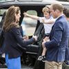 Príncipe George roubou a cena ao aparecer com os pais, William e Kate Middleton