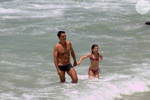 Em janeiro de 2016, Eduardo Moscovis e Cynthia Howlett curtiram uma praia em família