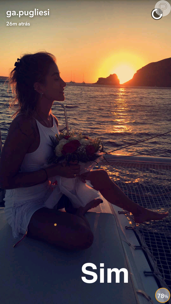 Erasmo Vianna pediu Gabriela Pugliesi em casamento durante passeio de barco em Santorini, na Grécia