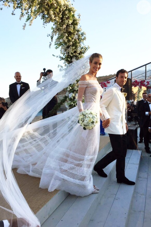 Top Ana Beatriz Barros se veste de noiva para 2º dia de casamento com o egípcio Karim El Chiaty nesta sexta-feira, dia 08 de julho de 2016