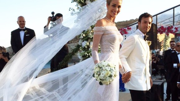Top Ana Beatriz Barros se veste de noiva para 2º dia de casamento. Fotos!