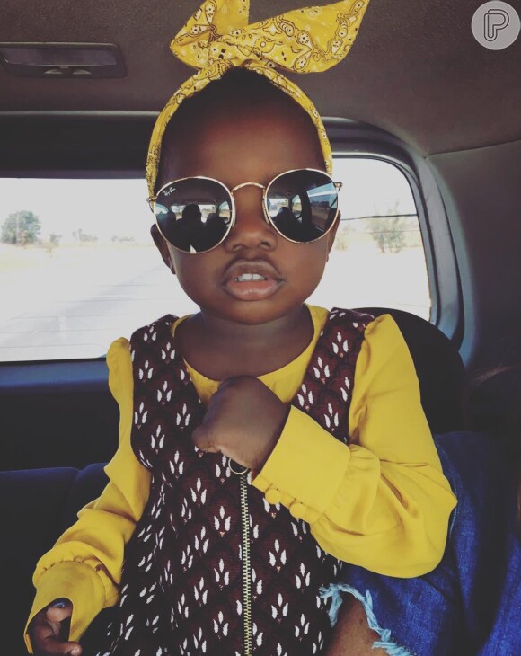 Bruno Gagliasso e Giovanna Ewbank adotaram a pequena Titi, como a menina é carinhosamente chamada, após idas constantes ao Malauí